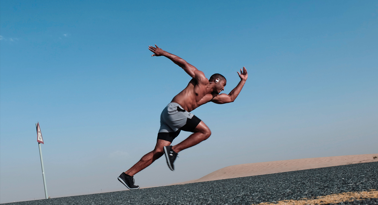 depois de inverter a imagem, o homem está agora a correr para a direita